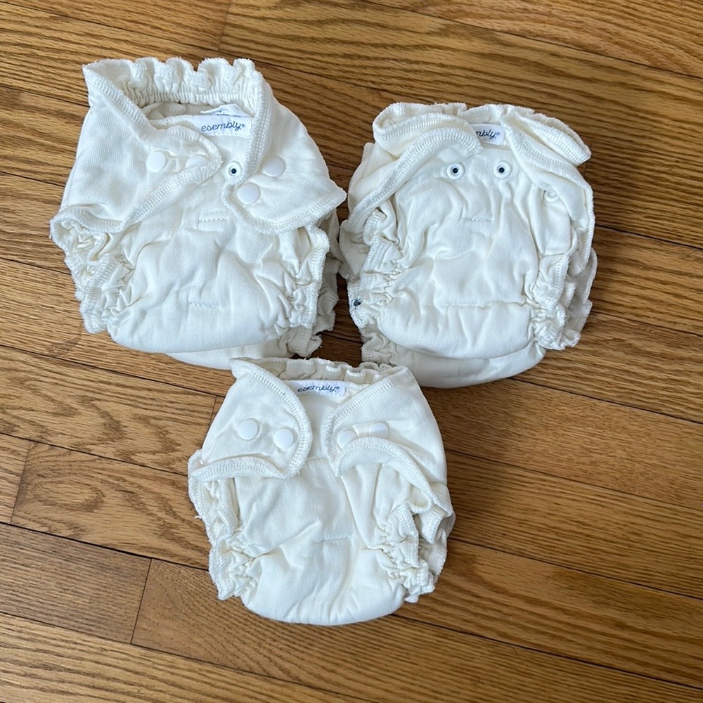 Size 1 esembly clothe diaper inners. Total of 11. Never used just washed.